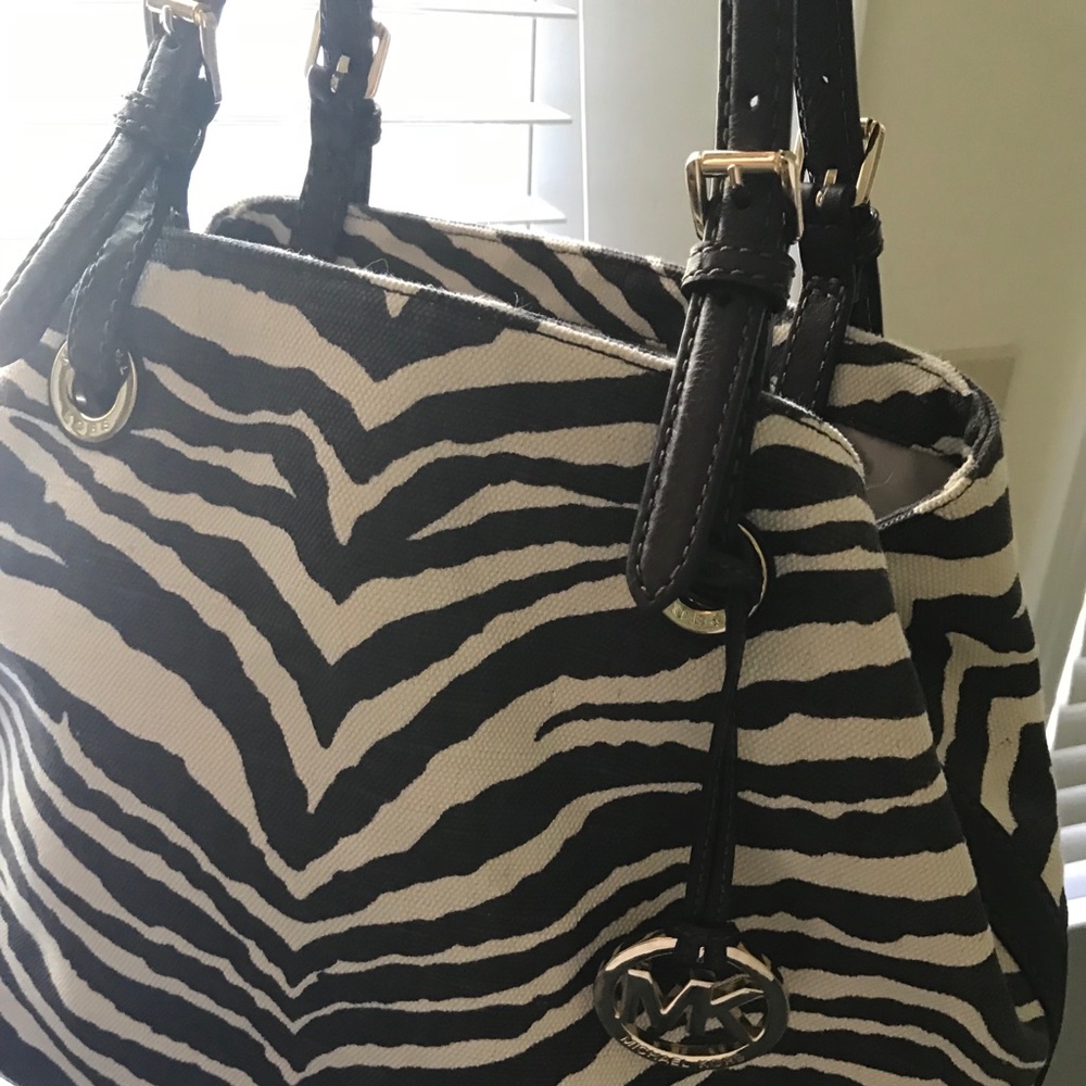 Micheal kors never used bag!